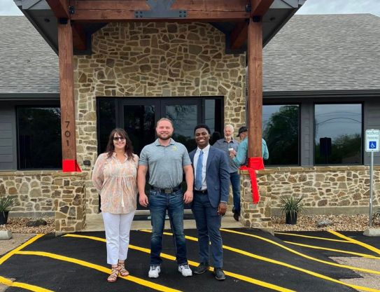 happy-clients-custom-home-builders-in-cedar-creek-lake-east-texas