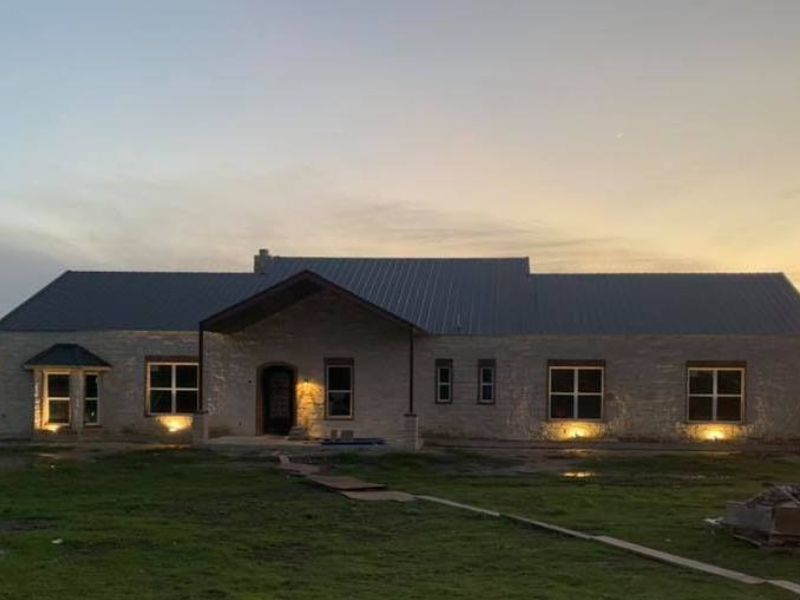 modern-farmhouse-custom-home-builder-streetman-east-texas