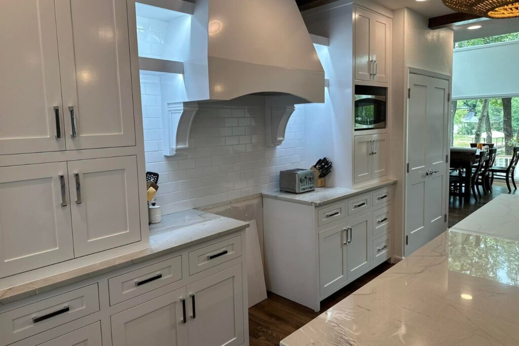 custom-kitchen-cabinetry-range-hood-richland-chambers-lake