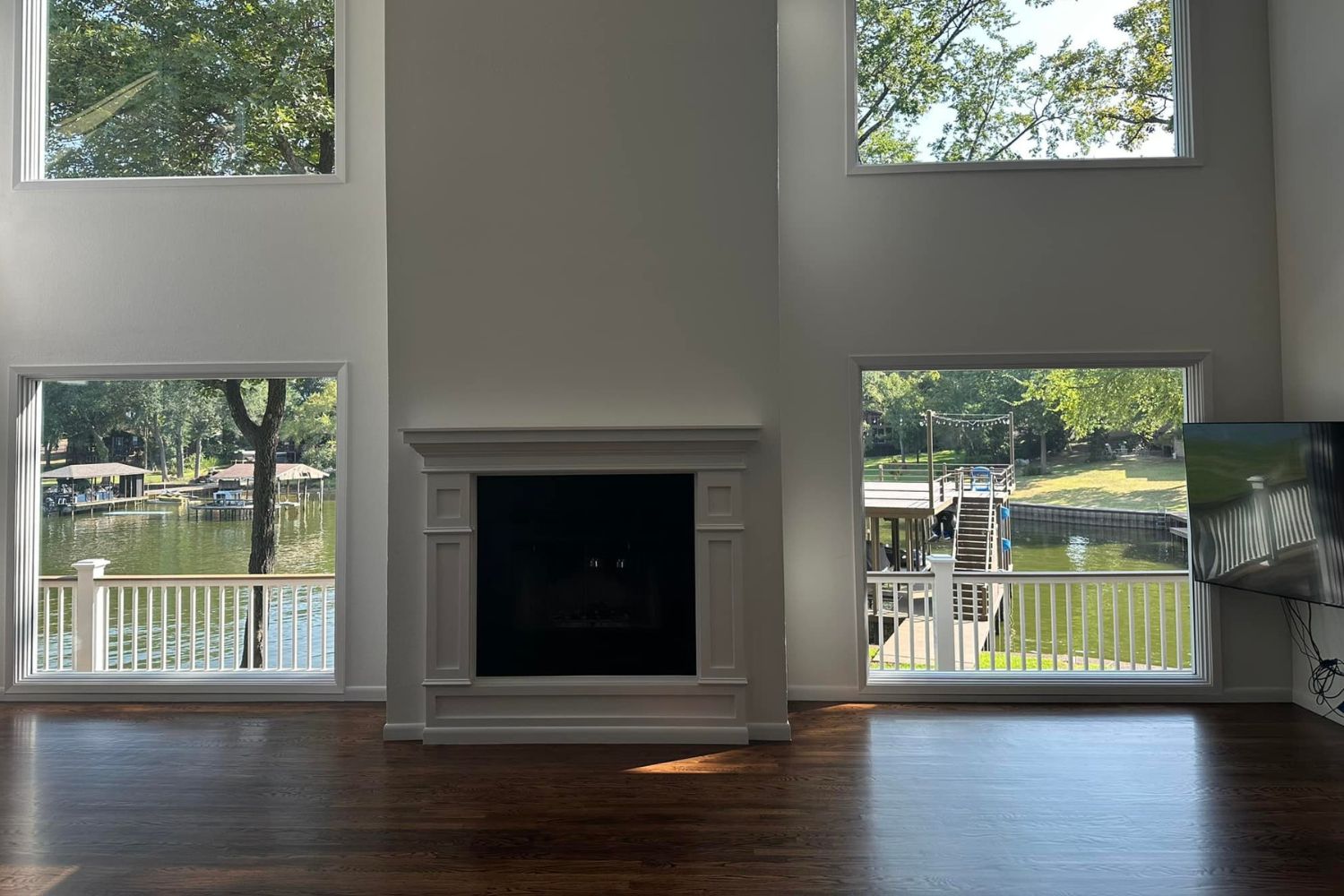 luxury-lakefront-living-room-richland-chambers-lake